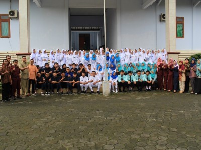foto-bersama-siswasiswi-prakerin-2018